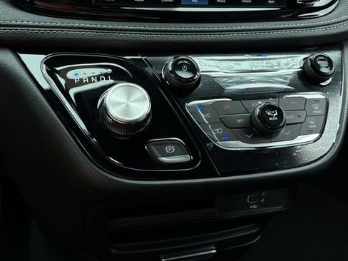 New 2027 Chrysler Pacifica Select FWD image 21