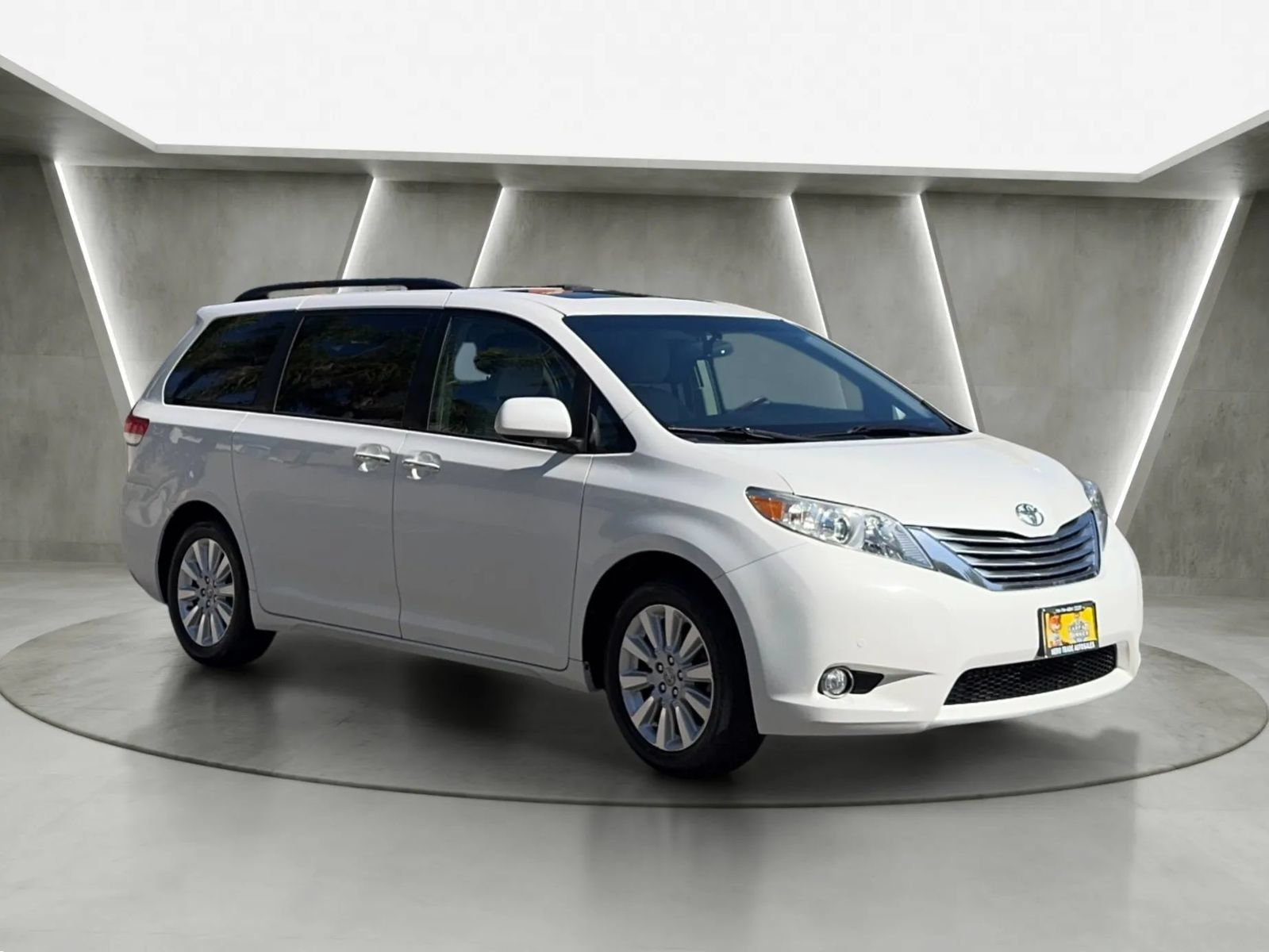 Used 2011 Toyota Sienna Limited w/ Premium Pkg AWD/4WD image 1