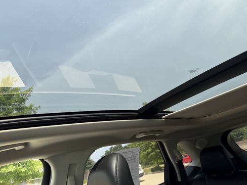 Used 2019 Ford Edge Titanium w/ Equipment Group 301A FWD image 32