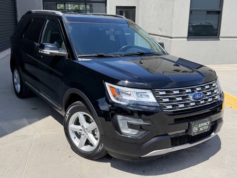 Used 2017 Ford Explorer XLT w/ Equipment Group 201A AWD/4WD image 6