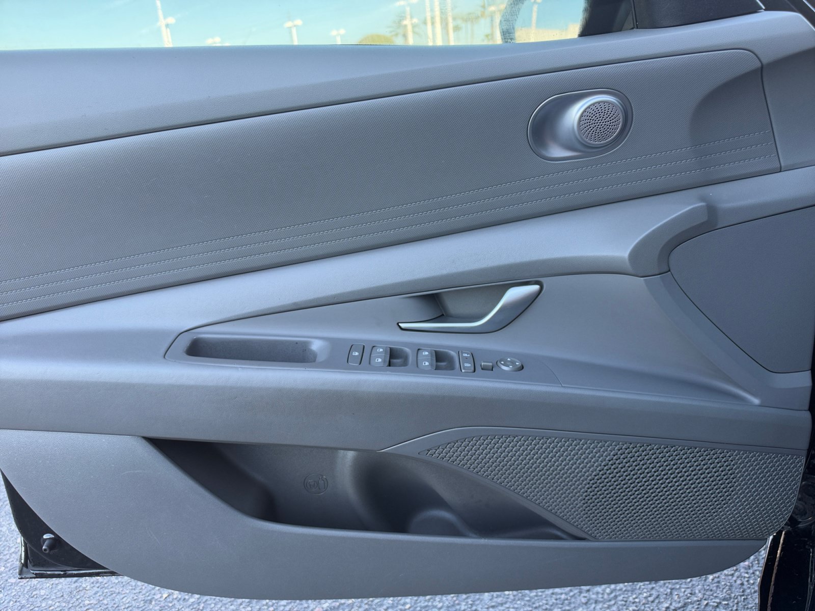 Used 2024 Hyundai Elantra SE FWD image 13
