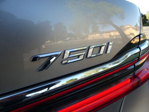 Used 2020 BMW 750i xDrive w/ Executive Package image 89