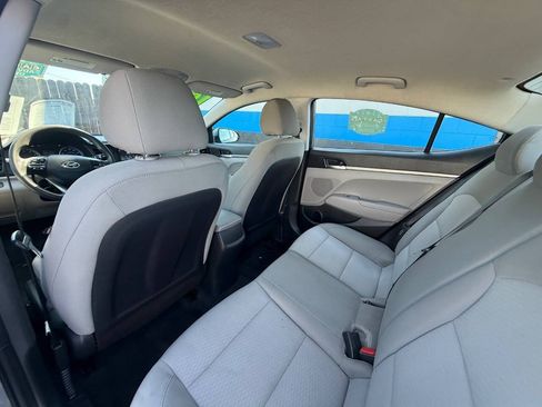 Used 2019 Hyundai Elantra SE FWD image 9