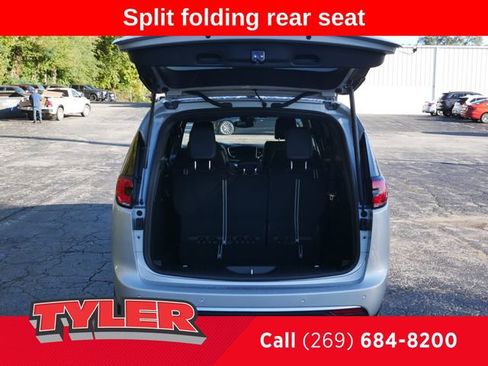 New 2026 Chrysler Pacifica Select image 18