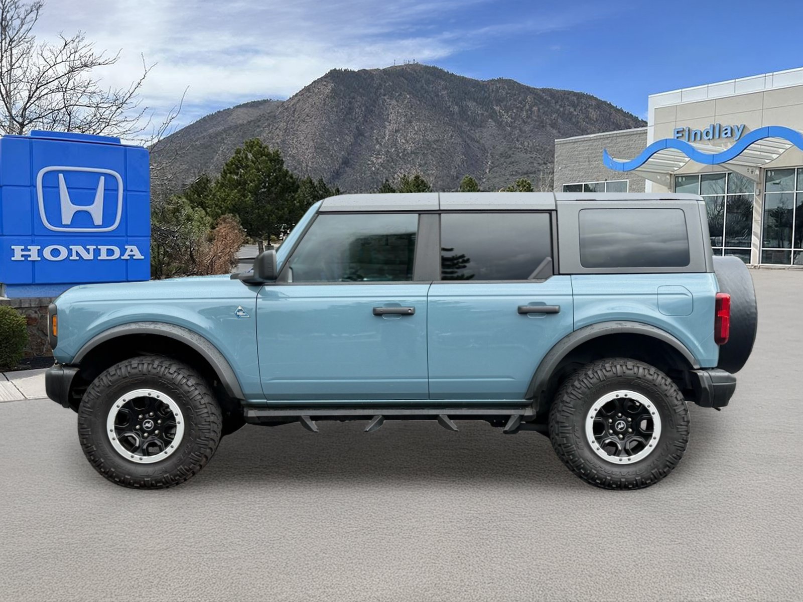 Used 2023 Ford Bronco Black Diamond w/ Sasquatch Package AWD/4WD image 3