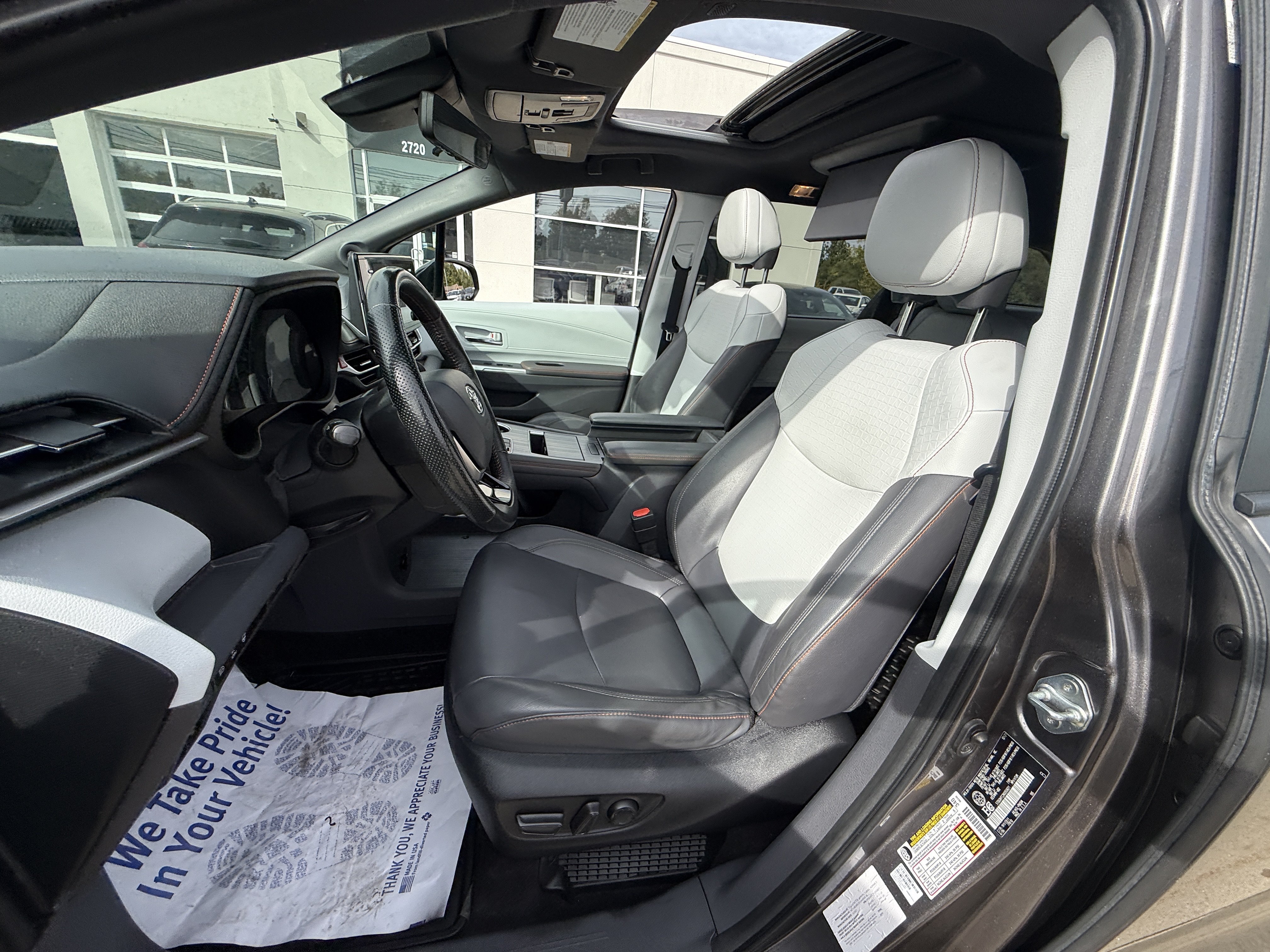 Used 2022 Toyota Sienna XSE AWD/4WD image 12