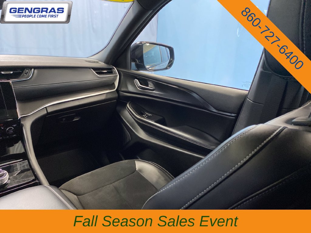 Used 2023 Jeep Grand Cherokee L Altitude AWD/4WD image 32