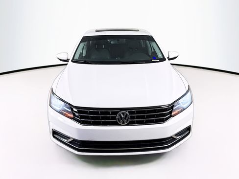 Used 2019 Volkswagen Passat 2.0T Wolfsburg image 3