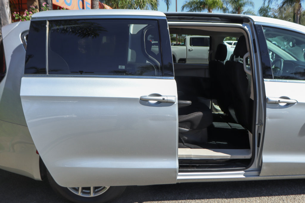 Used 2023 Chrysler Voyager LX FWD image 34