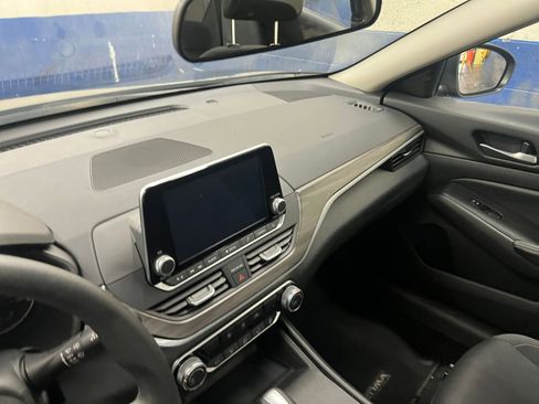 Used 2025 Nissan Altima 2.5 SV FWD image 30