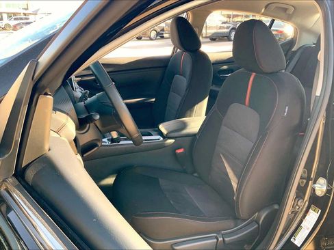 Certified 2024 Nissan Sentra SR FWD image 7