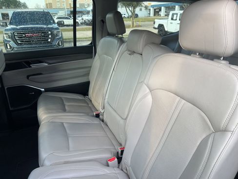 Used 2024 Jeep Wagoneer Series II w/ Flexible Seating Group RWD image 12