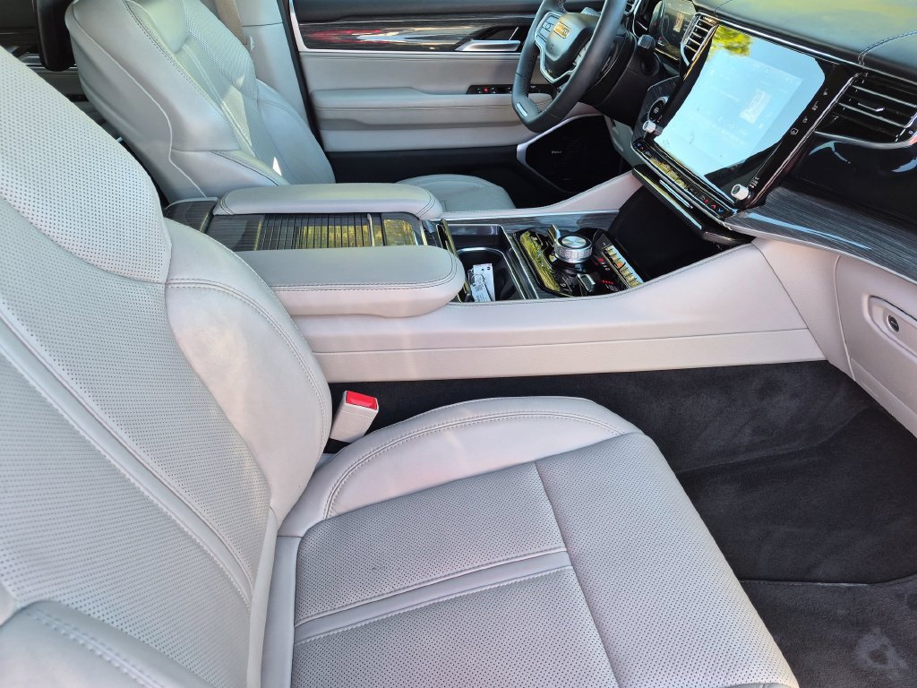 Used 2022 Jeep Wagoneer Series III w/ Premium Group I AWD/4WD image 36
