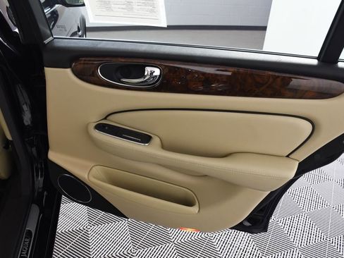 Used 2009 Jaguar XJ8 image 29