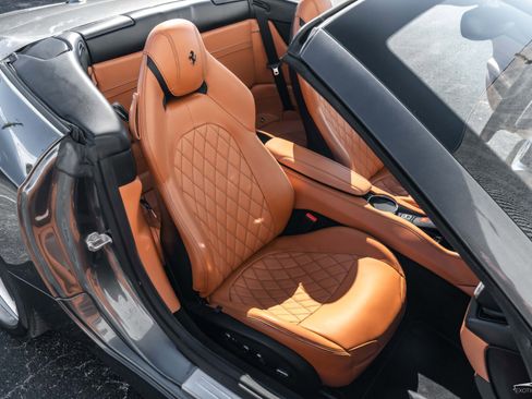 Used 2015 Ferrari California T image 26