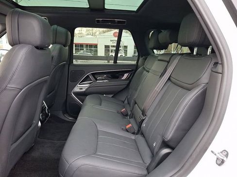 Used 2023 Land Rover Range Rover SE image 11