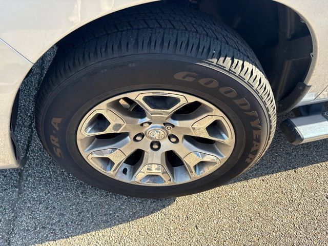 Used 2015 RAM 1500 Limited AWD/4WD image 17