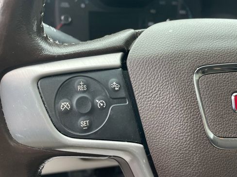 Certified 2017 GMC Canyon SLT w/ Driver Alert Package image 33