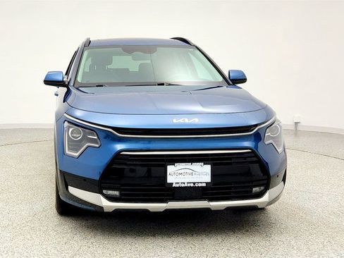 Used 2023 Kia Niro SX (49 combined mpg) image 2