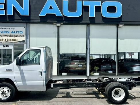 Used 2024 Ford E-350 and Econoline 350 Super Duty w/ Driver's Safety Package RWD image 23