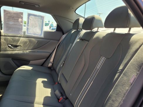 Used 2025 Hyundai Elantra SEL FWD image 13