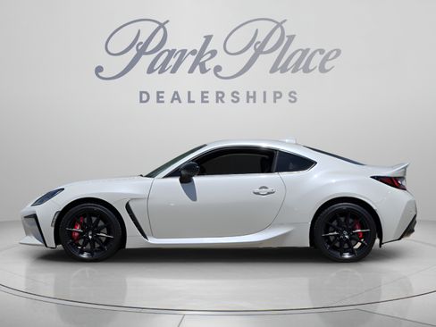 Used 2025 Toyota GR86 Premium w/ Performance Package RWD image 2