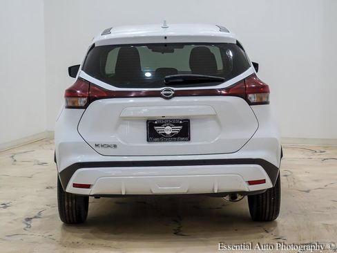 Used 2023 Nissan Kicks S image 7