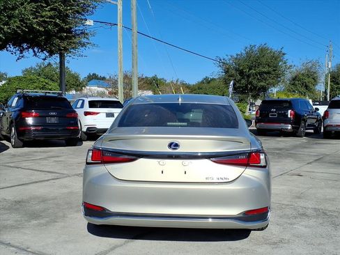 Used 2019 Lexus ES 300h w/ Luxury Package image 6