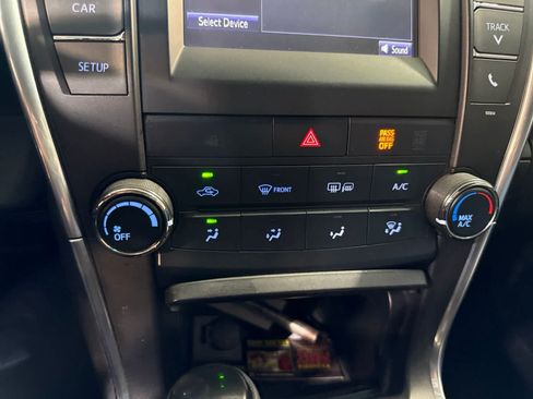 Used 2016 Toyota Camry SE FWD image 29