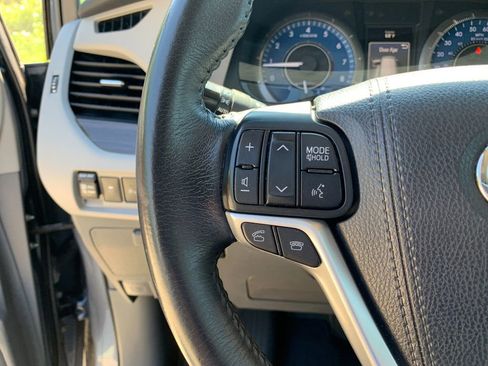 Used 2017 Toyota Sienna XLE Premium AWD/4WD image 32