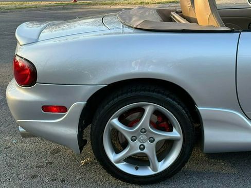Used 2002 MAZDA MX-5 Miata image 16