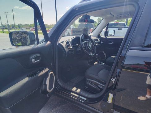 Used 2015 Jeep Renegade Latitude w/ Cold Weather Group II AWD/4WD image 9