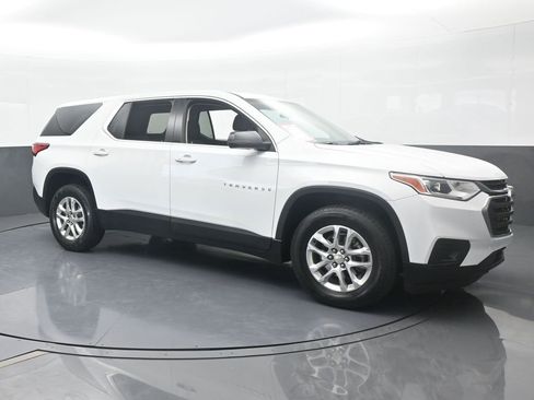 Used 2021 Chevrolet Traverse LS image 8