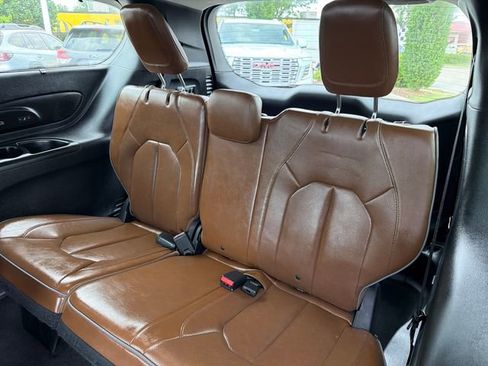 Used 2017 Chrysler Pacifica Limited w/ UConnect Theater Package FWD image 20