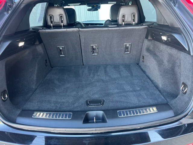 Used 2022 Cadillac XT4 Premium Luxury w/ Cold Weather Package FWD image 8