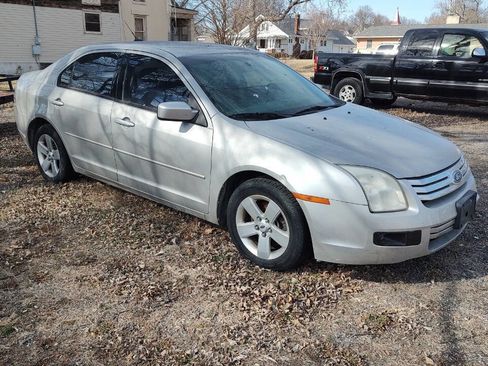 Used 2007 Ford Fusion SE image 2