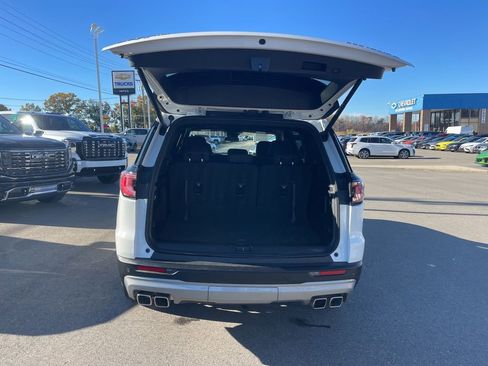 Used 2025 GMC Acadia Elevation image 30