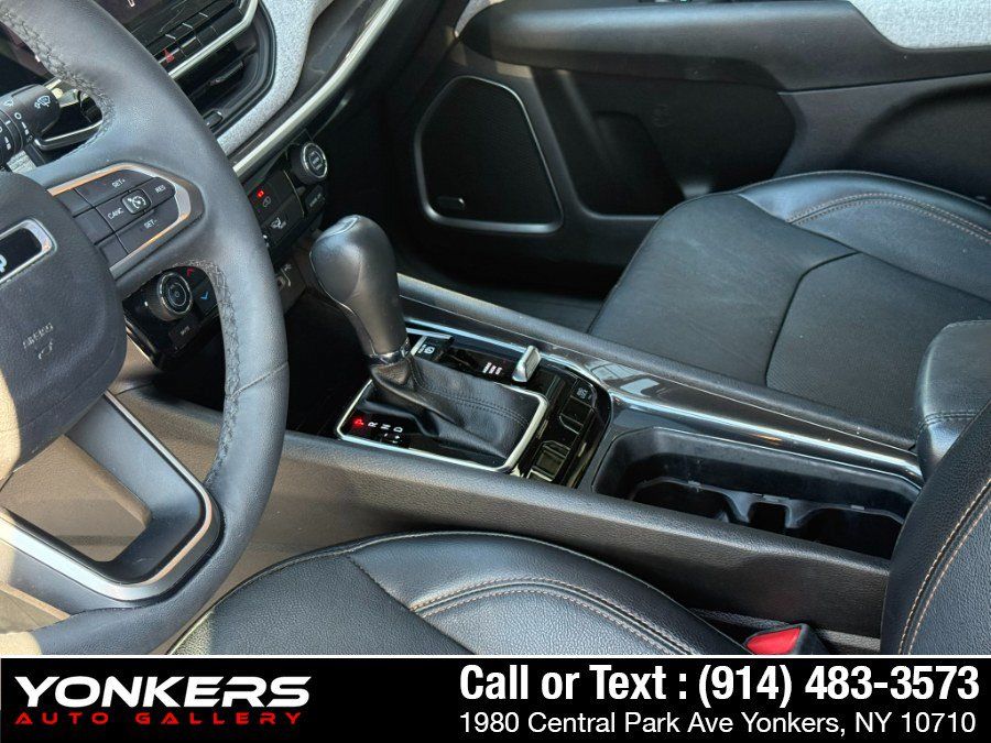 Used 2023 Jeep Compass Latitude w/ Sun and Sound Group AWD/4WD image 16