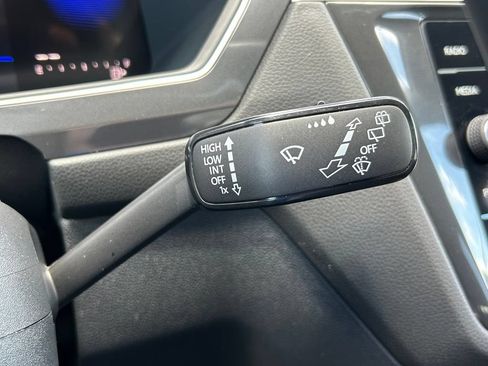 Used 2024 Volkswagen Tiguan SE FWD image 23