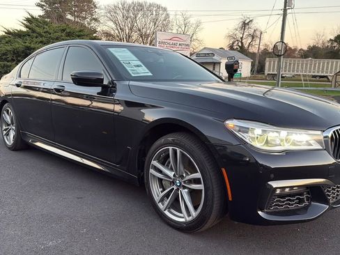Used 2017 BMW 750i 750i Sedan 4D image 9