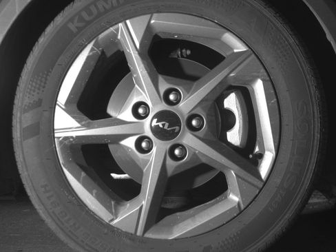 Used 2025 Kia K4 LXS image 13