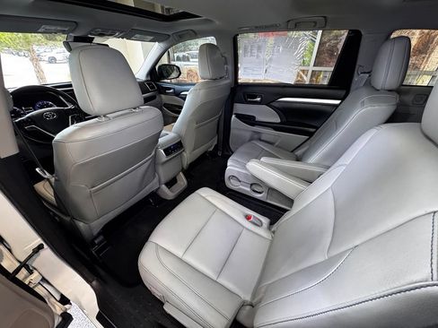 Used 2018 Toyota Highlander XLE FWD image 44