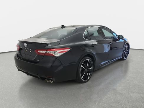 Used 2020 Toyota Camry XSE image 5