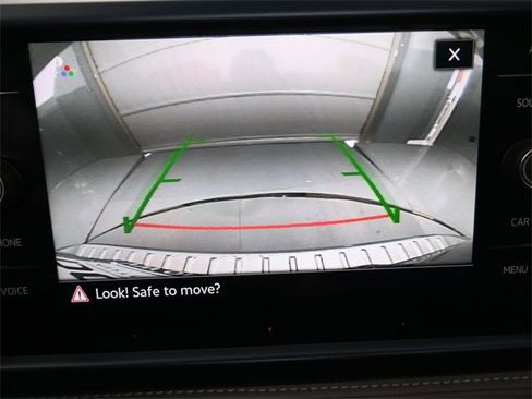 Used 2024 Volkswagen Taos SE image 6