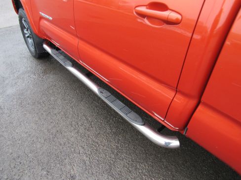 Used 2016 Toyota Tacoma TRD Sport w/ Towing Package image 15