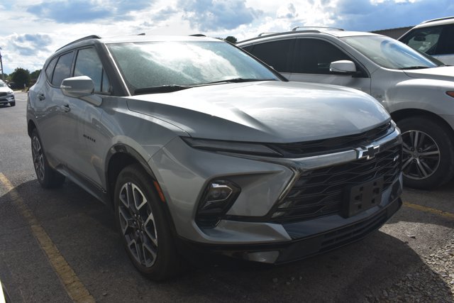 Used 2025 Chevrolet Blazer RS FWD image 2