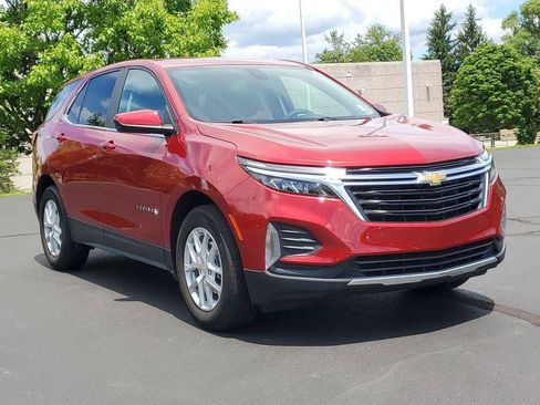 Used 2024 Chevrolet Equinox LT FWD image 2