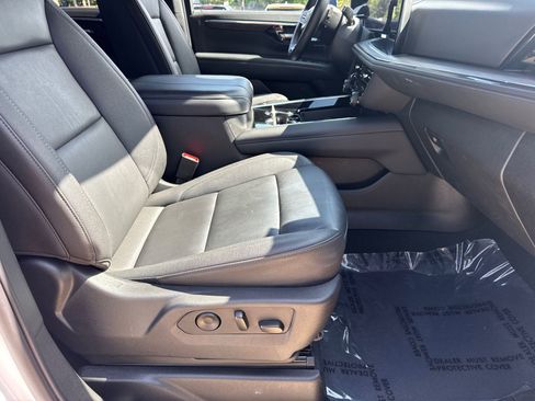 Used 2025 Chevrolet Tahoe LT AWD/4WD image 13