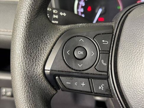 Used 2025 Toyota RAV4 XLE FWD image 24