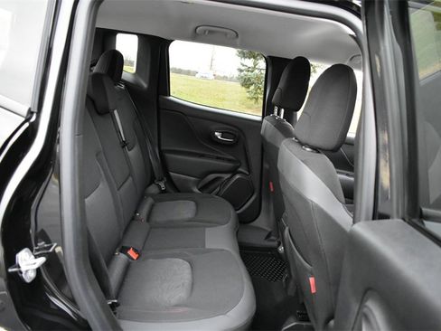 Used 2022 Jeep Renegade Trailhawk w/ Trailer Tow Group image 30